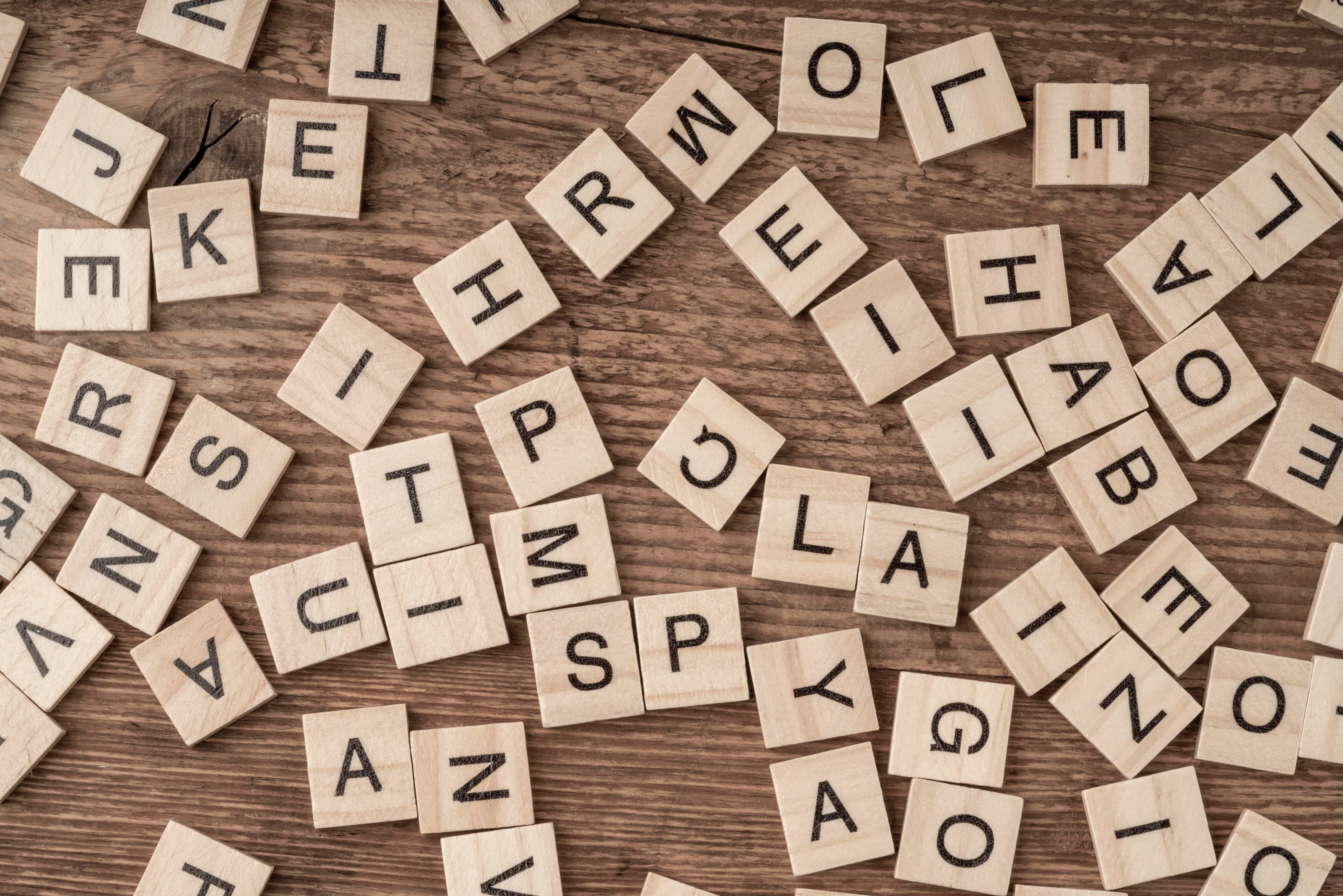 Scrabble word. Фон алфавит. Скрабл буквы. Фотозона Скрэббл. Фон Азбука.